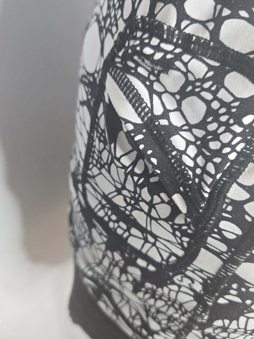 Vintage Lululemon  Black & White Abstract  Scoop Tank